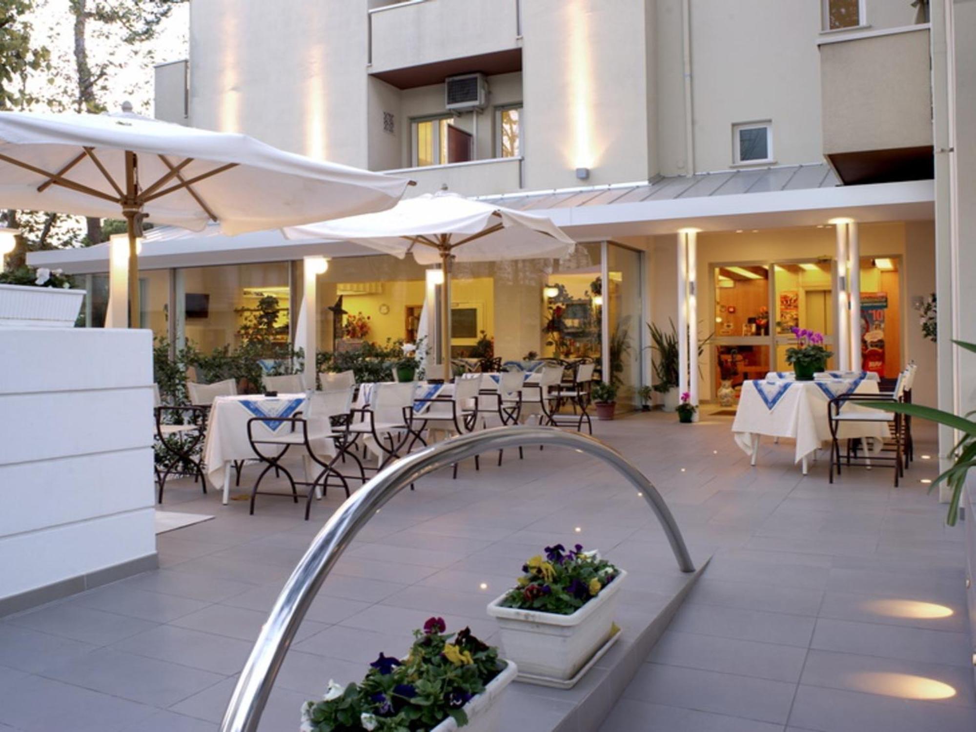 Hotel Nives 리치오네 외부 사진