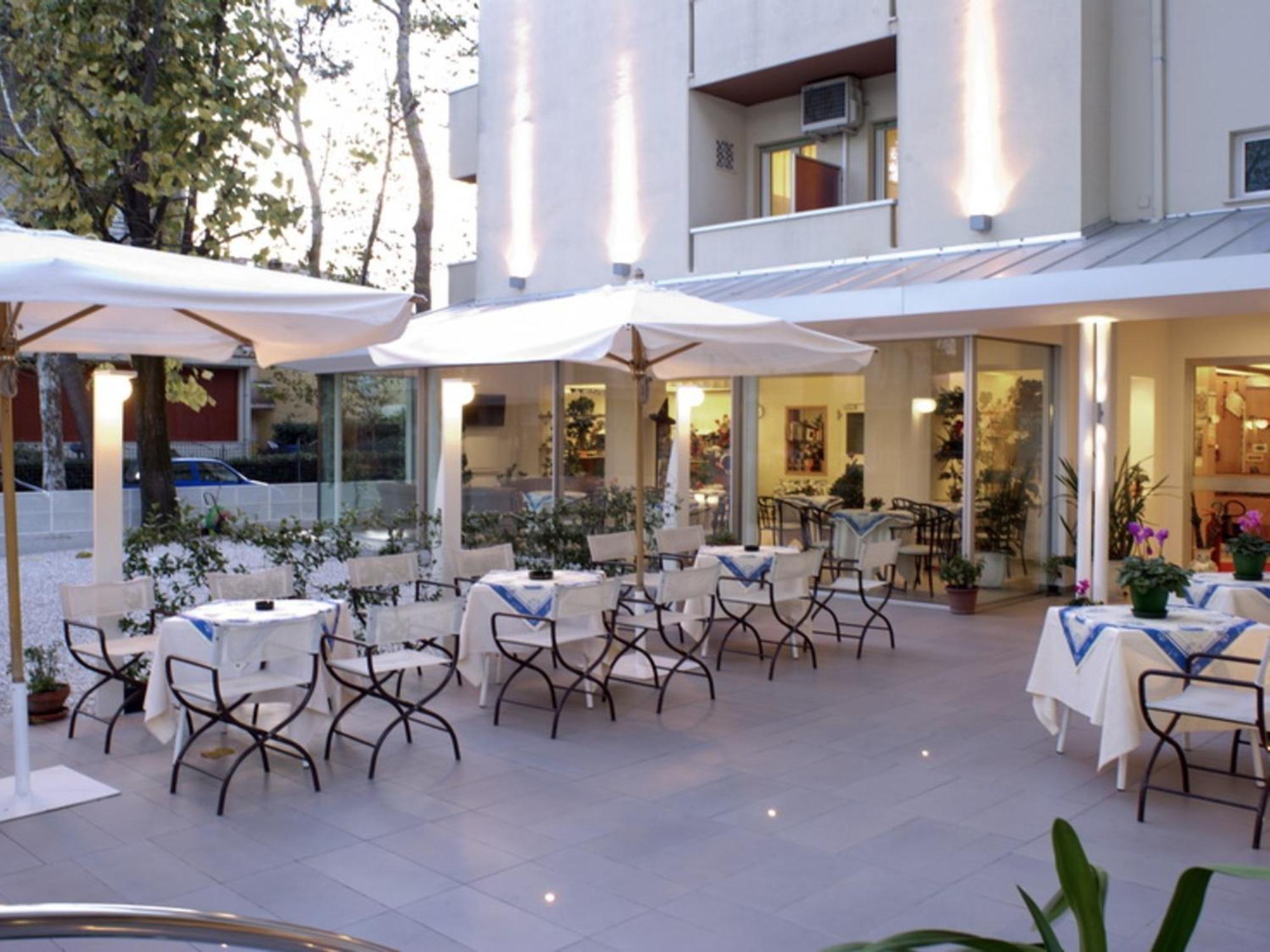Hotel Nives 리치오네 외부 사진