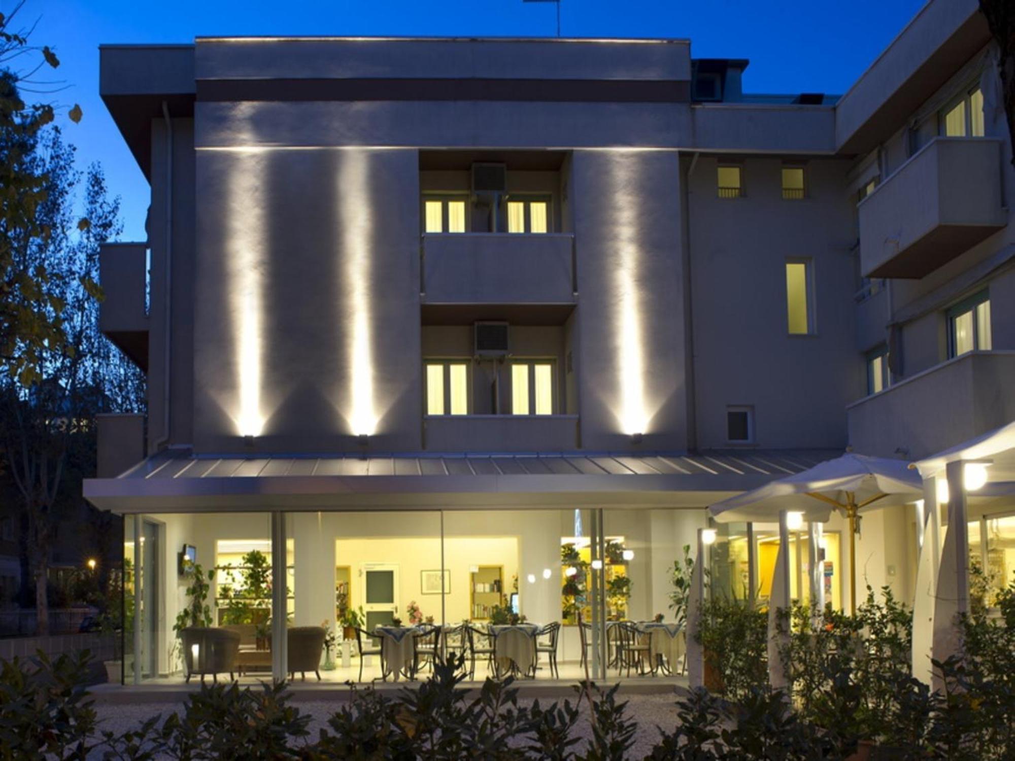 Hotel Nives 리치오네 외부 사진